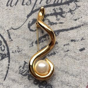 Gold Swirl Pearl Brooch